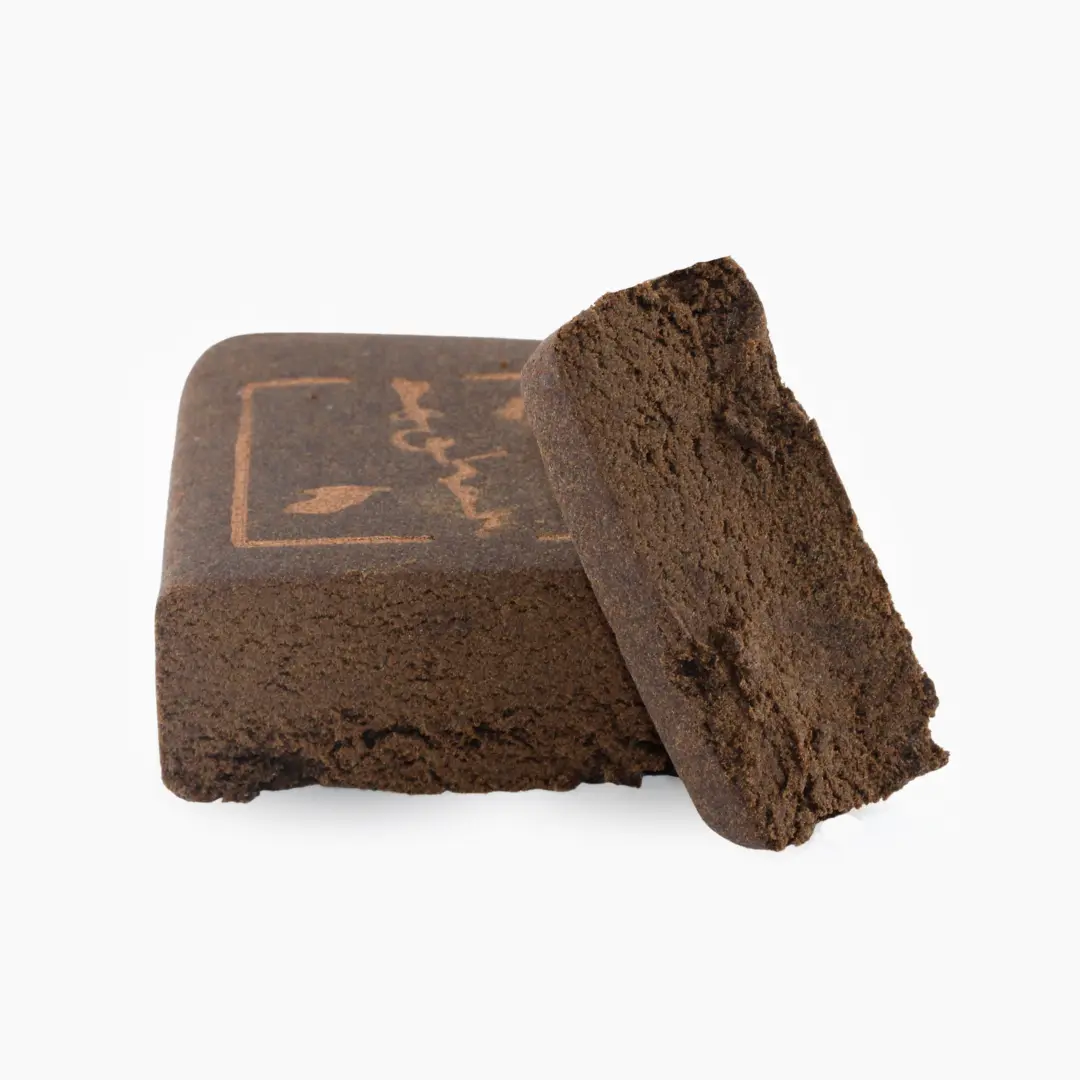 Maroccan Hash 70% CBD, warm dunkelbraune gesiebte Platte