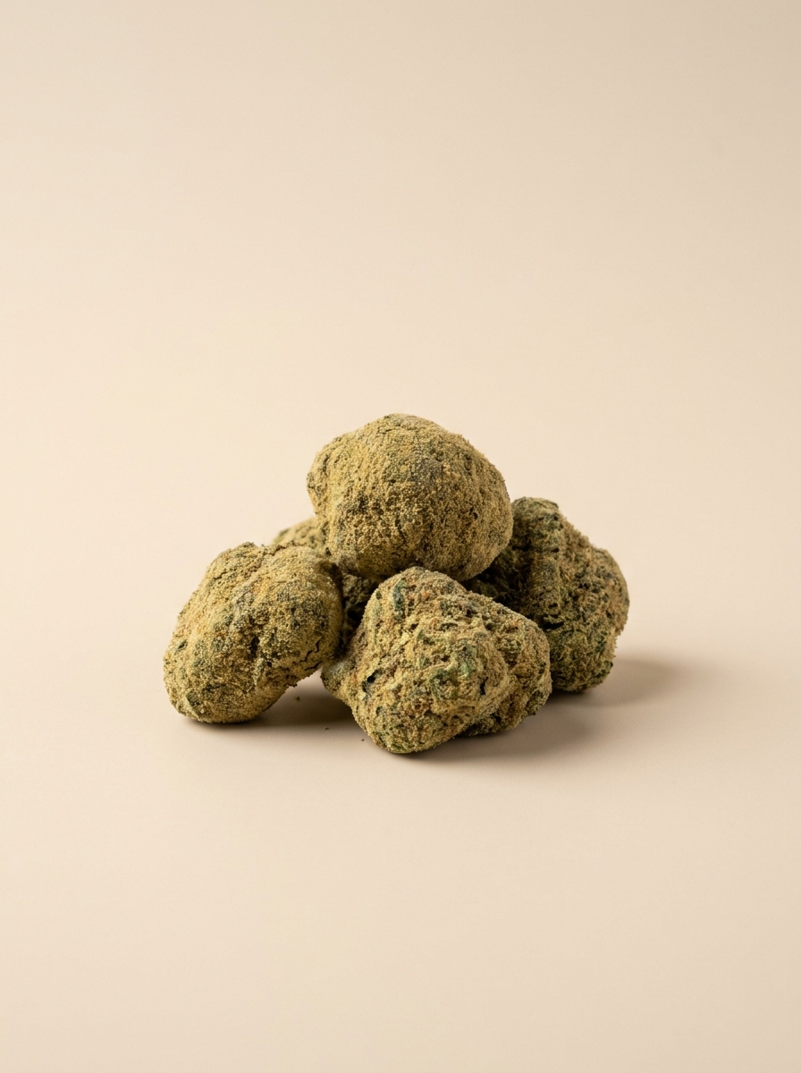 Moon Rock CBD von Spliff: Hanfblüte mit Extrakt- und Kief-Hülle in Nahaufnahme