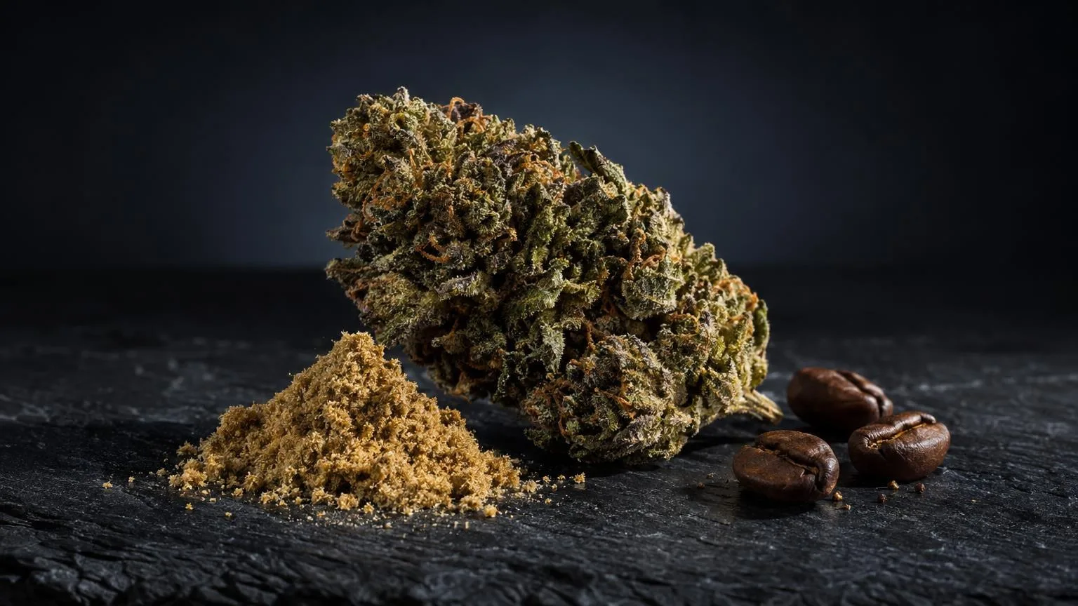 Getrocknete CannabisblĂŒte mit feinem Pulver und Samen auf schwarzer OberflĂ€che, Vaporizing Weed Grundlagen